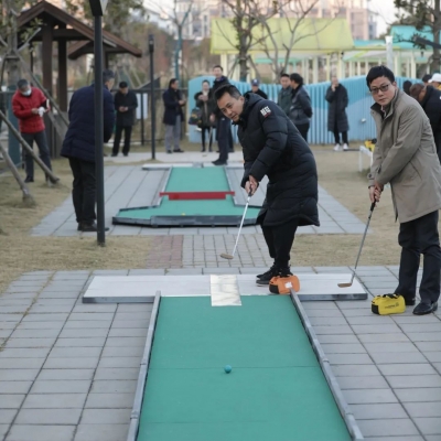 探索迷你高球，點(diǎn)亮團(tuán)隊(duì)之夜：遠(yuǎn)望谷迷高國(guó)際球場(chǎng)引領(lǐng)企業(yè)年會(huì)團(tuán)建新篇章！