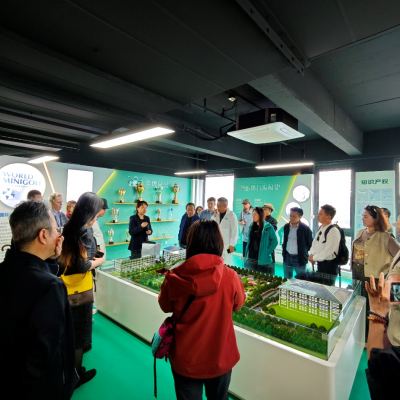 FA公社、角馬過河俱樂部一行40人參觀體驗(yàn)迷你高球